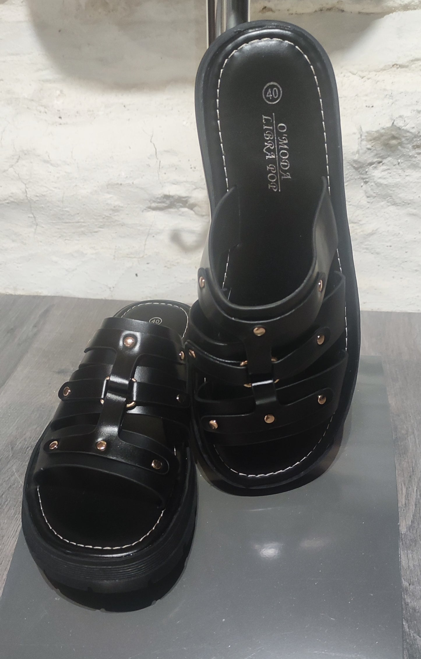 NOIRES-MULES